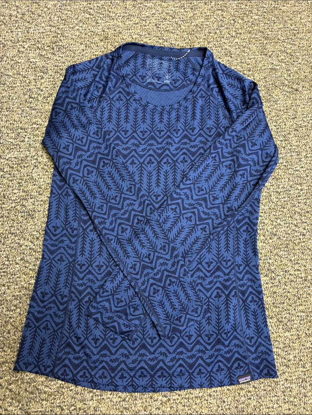 Patagonia Women's Navy Blue Geometric Long Sleeve Top